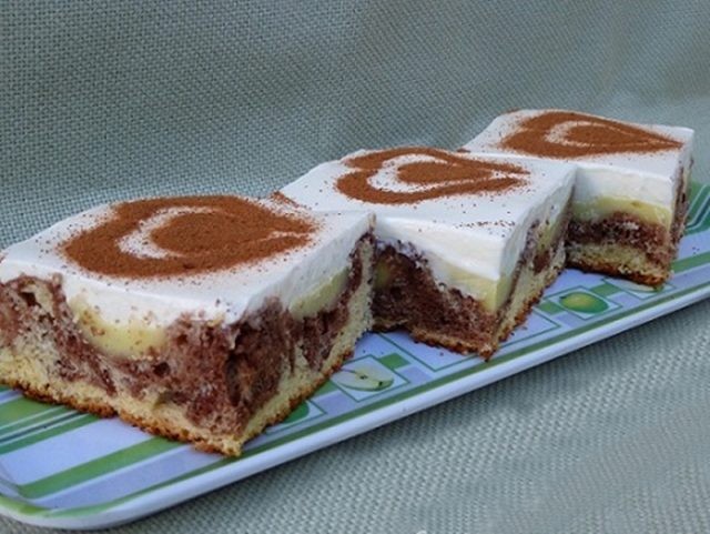 koláč z pudinku a zakysané smetany