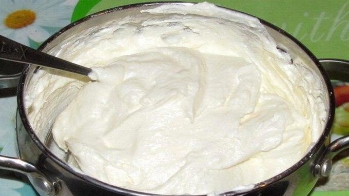 Domáci tvarohový krém so salkom hotový už za 5 minút! Chutí božsky!