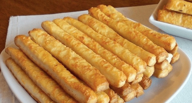 Skvelé tvarohové tyčinky sú skvelou voľbou na návštevu i večerné chrumkanie