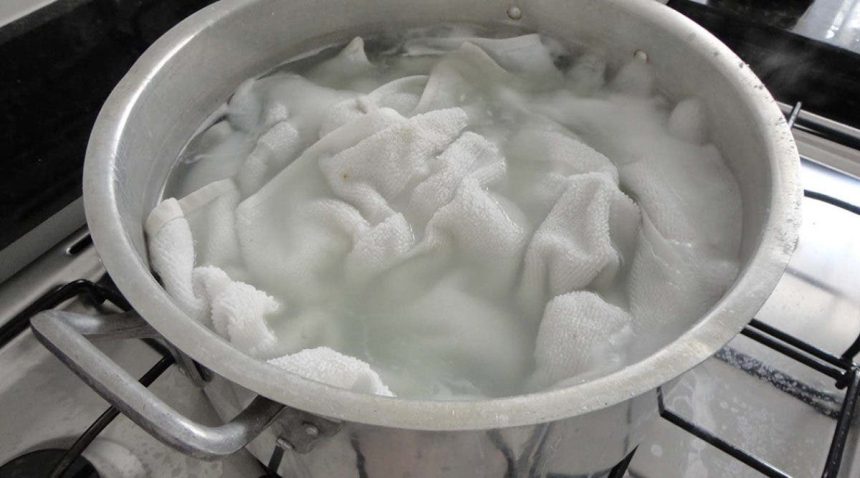 Tento trik som prevzala od svojej babičky: takto budú všetky sivé uteráky alebo záclony opäť žiarivo biele!