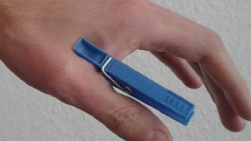 Toto mi poradila susedka, a naozaj to funguje! Pripnite si takto štipku a sledujte, čo sa po chvíli stane!