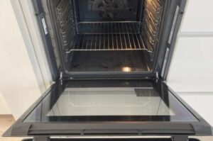 Len málo ľudí vie o existencii tohto tlačidla v rúre. Je užitočnejšie, než si myslíte!