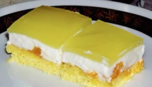 Lahodné rezy s mandarínkami a kyslou smotanou