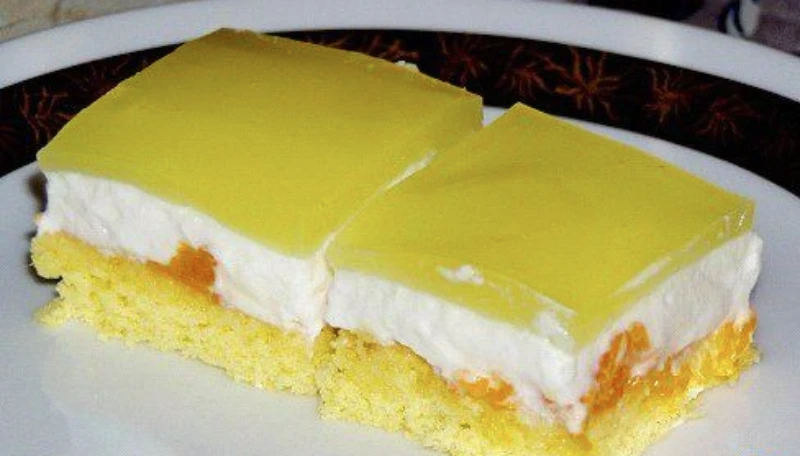 Lahodné rezy s mandarínkami a kyslou smotanou