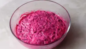 Šalát z červenej repy: Pripravuje sa rýchlo a celá rodina je sýta – musí byť na stole pravidelne!