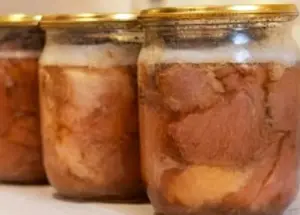 Vepřové maso ve vlastní šťávě ve sklenici: poctivá domácí zásoba bez chemie