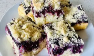 Borůvkový litý koláč