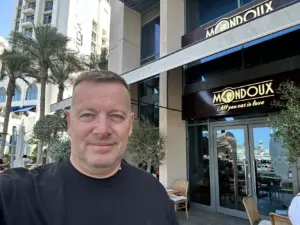 Boris Kollár sa objavil na svadbe s novou partnerkou: vekový rozdiel je 38 rokov