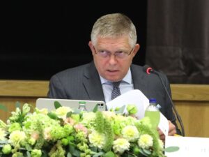 Fico potvrdil rokovania s čínskymi investormi: na Slovensku by mohla vyrásť nová automobilka
