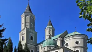 Muž s nožom zaútočil počas omše v kláštore: dvaja kňazi zomreli, útočníka zadržali! Svedkyňa opísala hrôzu, ktorú zažila