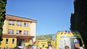 Tragédia na základnej škole v Staškove: učiteľka zomrela, útočil 13-ročný žiak! Spolužiačka bojuje o život a odhalili sa prvé možné dôvody!